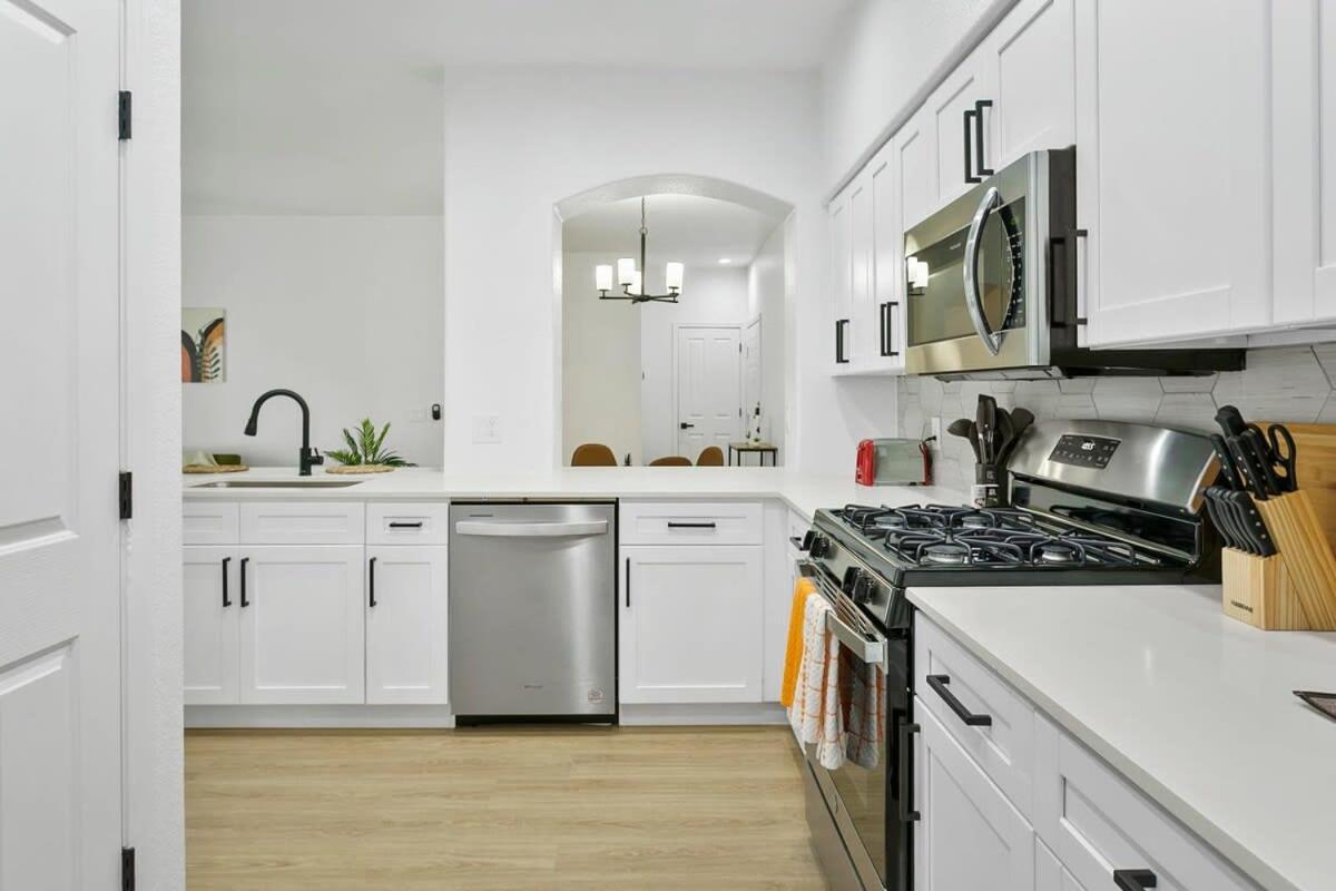 Cozysuites Glendale By The Stadium With Pool 02 Esterno foto